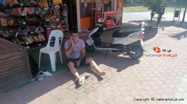 Çarpıştığı otomobil sürücüsüyle helalleşip tek başına ambulansı bekledi