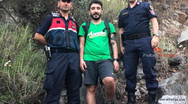 Dağda mahsur kalan adamın imdadına jandarma yetişti