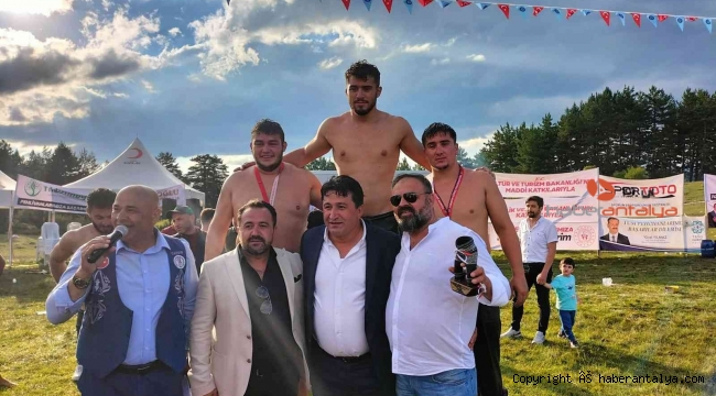 Döşemealtı Güreş takımı 21 madalyayla döndü