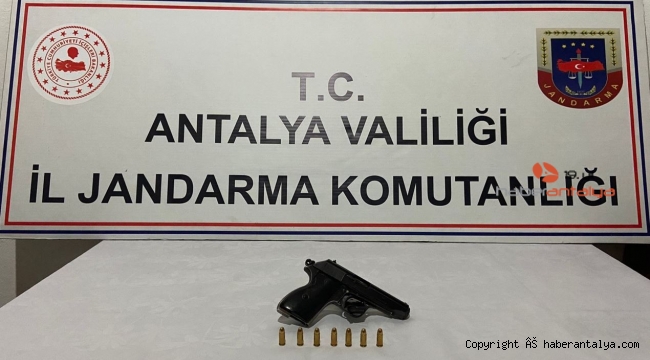 Durdurulan araçta ruhsatsız tabanca ele geçirildi
