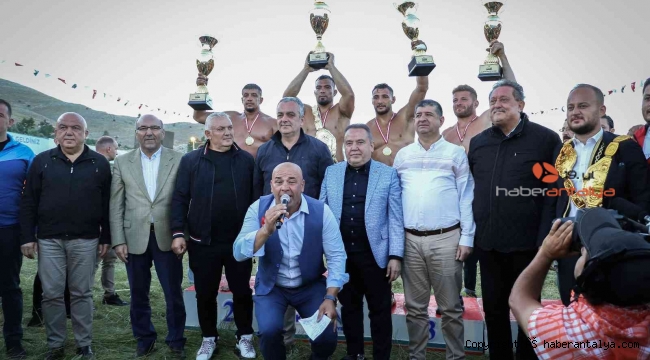 Feslikan'ın başpehlivanı Yusuf Can Zeybek