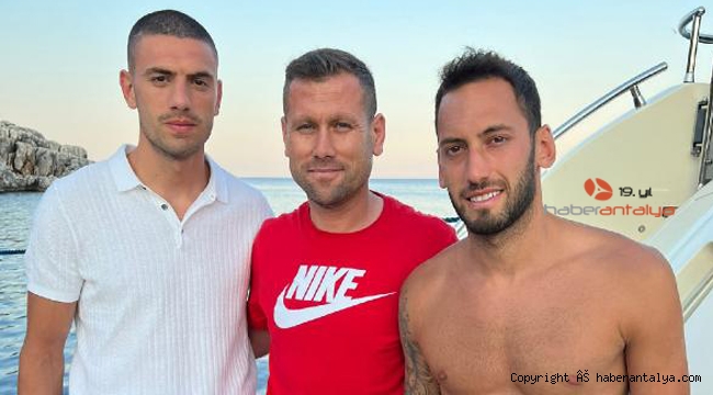 Hakan Çalhanoğlu ve Merih Demiral  Kekova'da tatil yaptı 