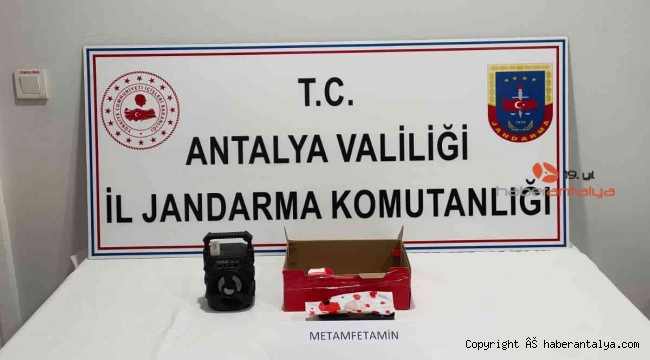Kargoyla gelen uyuşturucuya jandarmaya takıldı