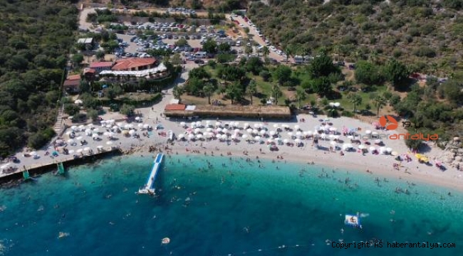 Kaş'ın nüfusu bayram tatiline dörde katlandı