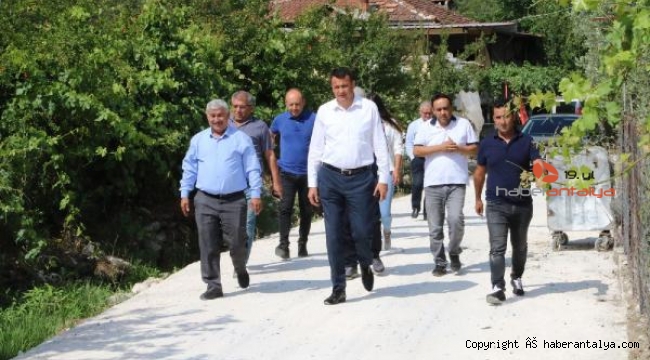Kaş'ta üç mahalleye parke taşı