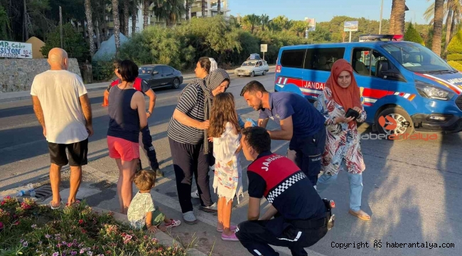 Kaza sonrası korkan çocukları sağlık ekipleri sakinleştirdi