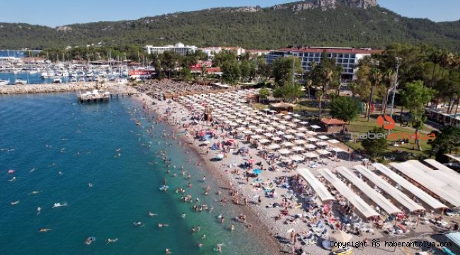 Kemer, bayramda nüfusunun 4 katını ağırladı