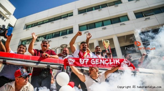 Kırkpınar Başpehlivanı Şimşek'e, Antalya'da coşkulu karşılama