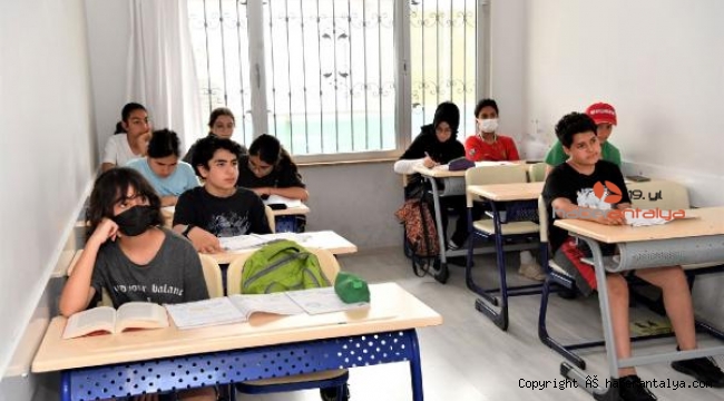 Konyaaltı'nda YKS ve LGS kurs kayıtları başladı