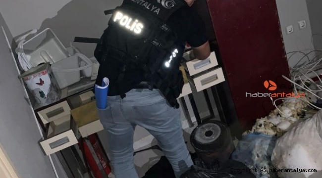 Manavgat'ta gece karanlığında eş zamanlı uyuşturucu operasyonu