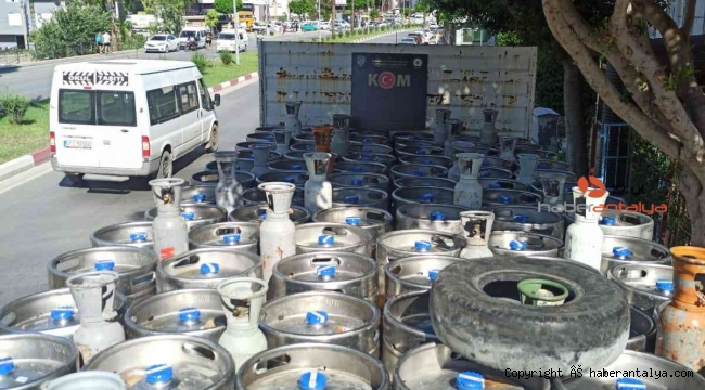 Manavgat'ta kamyon dolusu 10 bin litre sahte içki ele geçirildi !