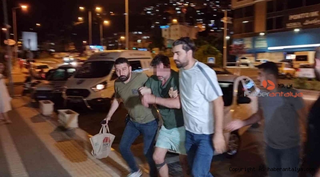 Markette tartıştığı ortağını boğazından bıçaklayarak öldürdü !