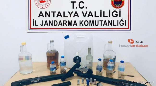 Müzikholde yapılan aramada sahte alkol ve ruhsatsız tabanca ele geçirildi