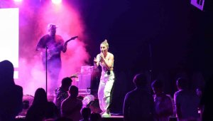 Rumen pop star Minelli'nin dünya turnesinden önceki durağı Alanya oldu
