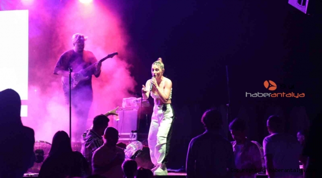 Rumen pop star Minelli'nin dünya turnesinden önceki durağı Alanya oldu