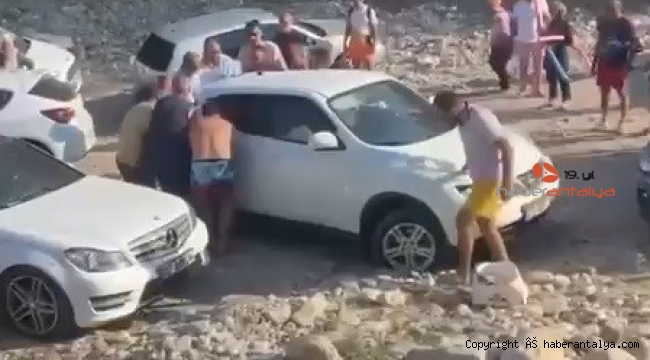 Şoförü bulamayınca bilek güçlerini devreye soktular