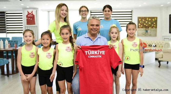 Türkiye 2'ncisi minikler gururlandırdı