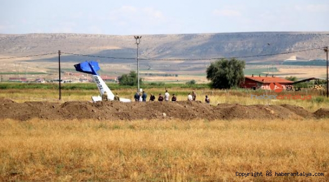 Afyonkarahisar'da kaza kırıma uğrayan uçağın enkazı kaldırılıyor