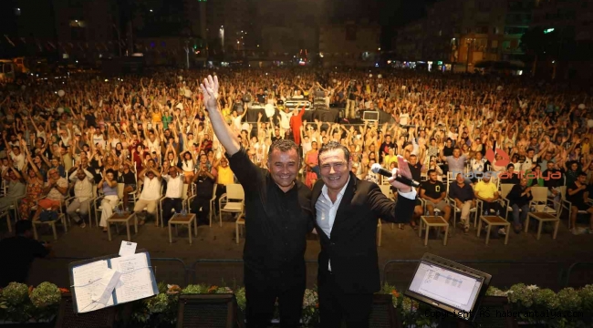 Alanya Belediyesinin yaz konserinde, Ferhat Göçer coşkusu