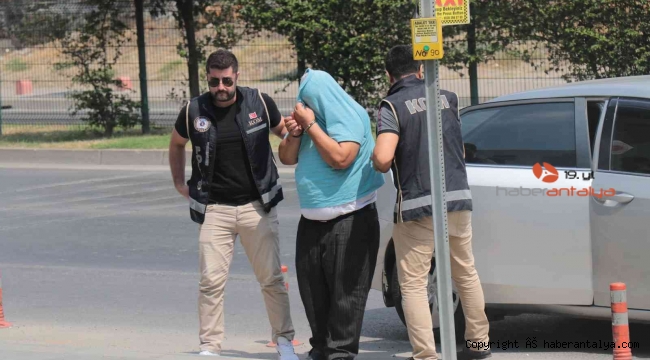 Alanya'da baba oğul tefecilik yaptıi polis izin vermedi