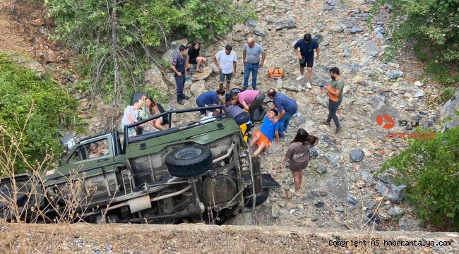 Alanya'da safari aracı şarampole uçtu !