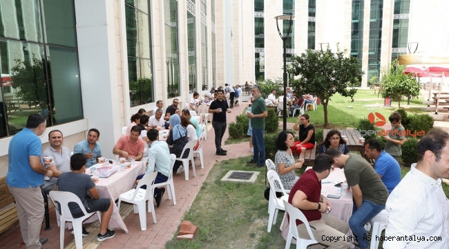 ALKÜ'de aşure ikramı