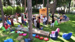 Anadolu Oyuncak ve Sanat Atölyesi'nde yaz partisi