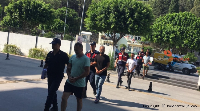 Antalya'da 20 düzensiz göçmen yakalandı