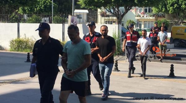 Antalya'da 20 kaçak göçmen yakalandı, 3 organizatör tutuklandı