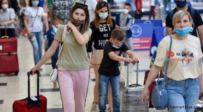 Antalya'da 8 milyon turist rakamı aşıldı; oteller eylülde de dolu