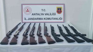 Antalya'da jandarma 10 adet ruhsatsız av tüfeği ele geçirdi