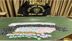 Antalya'da polisten kumar baskını