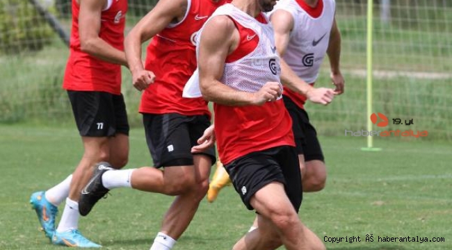 Antalyaspor'da 5 geldi, 8 gitti