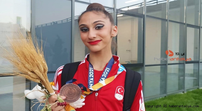 Antalyasporlu jimnastikçiler sahneye çıktı