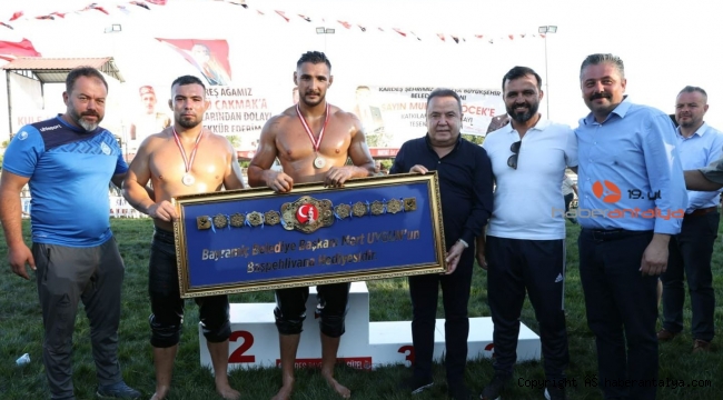 Bayramiç'in Başpehlivanı Mustafa Taş oldu