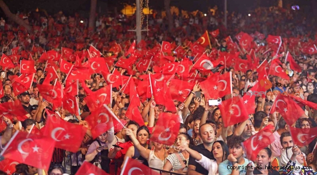 Büyük Zafer'in 100. yılı Tan Taşçı konseriyle kutlandı