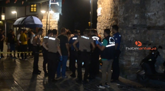 Kaleiçi'ndeki eğlence mekanı önünde silahlı kavga: 1'i ağır 3 yaralı !