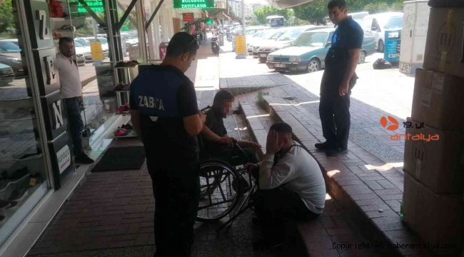 Engelli numarasıyla dilenen iki kardeş zabıta ve polislere zor anlar yaşattı