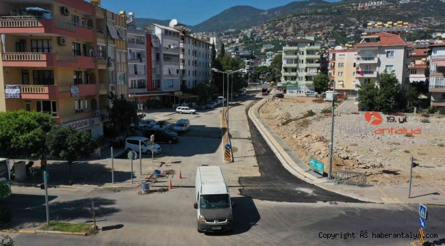 Eşref Kahvecioğlu Caddesi çift yönlü trafiğe açıldı
