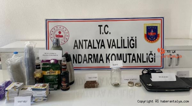 Evden uyuşturucu ve tarihi eser çıktı