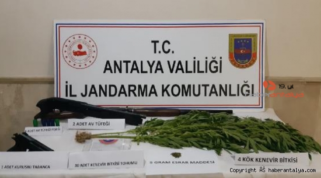 Finike'de eve uyuşturucu baskını