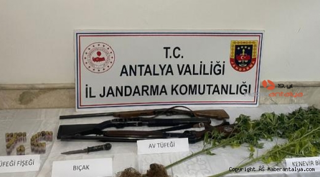 Finike'de eve uyuşturucu baskını