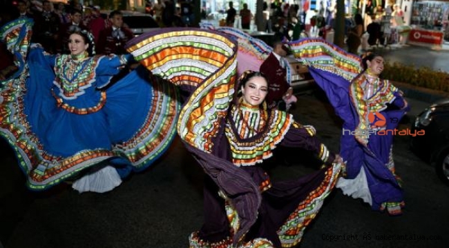 Folklor renkleri Kepez'de buluştu