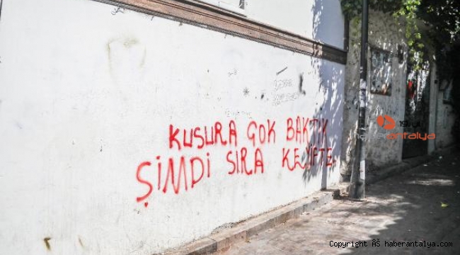 Kaleiçi'nin tarihi duvarları yazı tahtasına döndü