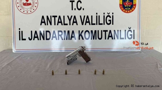Kaş'ta jandarma ruhsatsız tabanca ele geçirdi