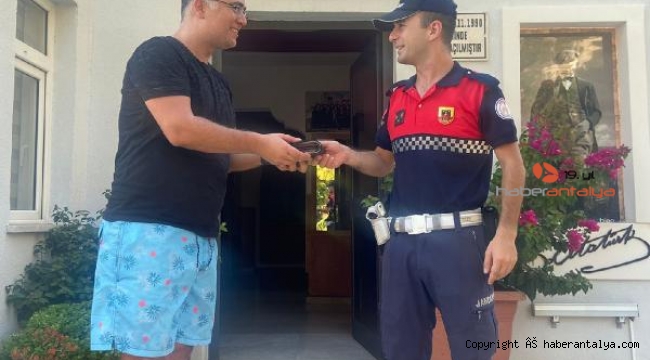 Kaş'ta kayıp cüzdan sahibini buldu