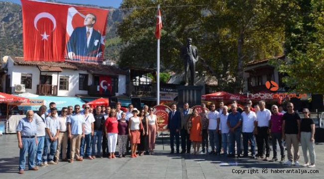Kaş'ta Zafer Bayramı'nın 100. yılı kutlandı