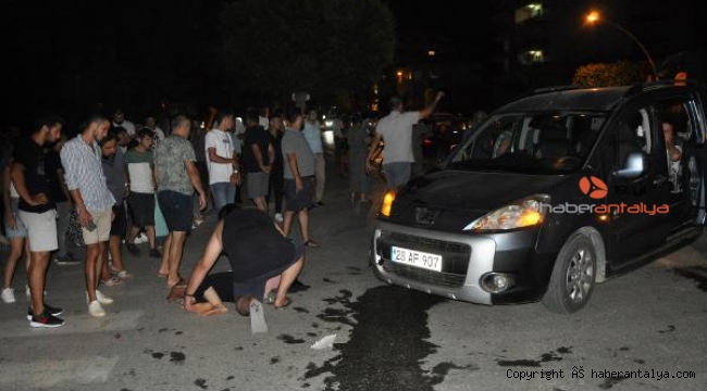 Kazada yaralanan annelerini yalnız bırakmadılar