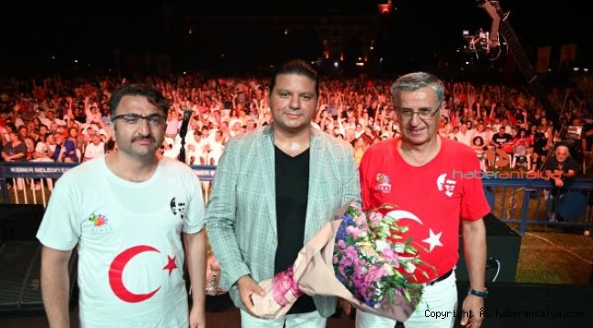 Kemer'de önce kortej, sonra Kubat konseri