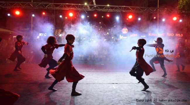 Kepez'in 6. Uluslararası Folklor Festivali'ne muhteşem gala